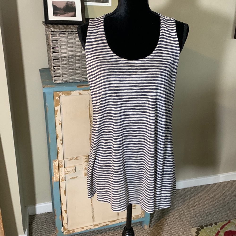 W5 Hi/Low Navy/ White Sleeveless Tank. Size XL